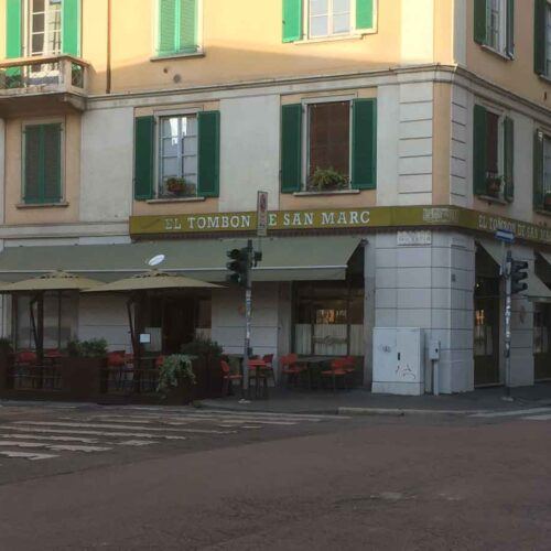 La facciata di El Tombon de San Marc su via San Marco, Brera